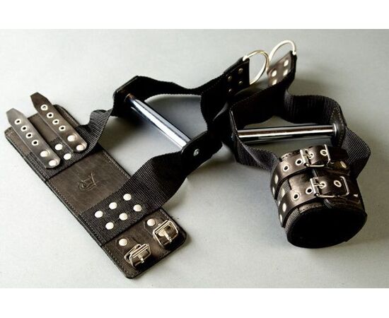 Чёрные наручники с хромированной трубкой для подвешивания, фото 