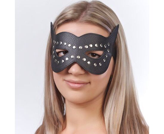 Чёрная кожаная маска с клёпками и прорезями для глаз, фото 